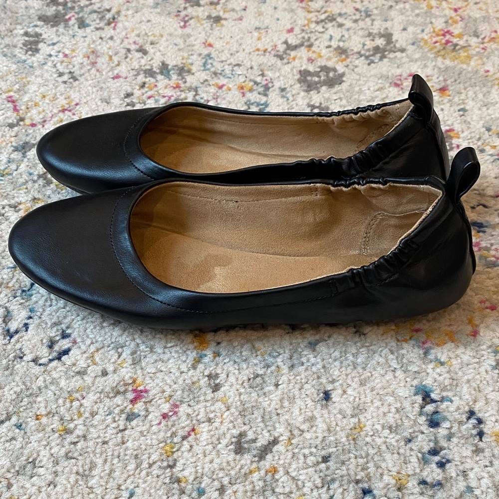 Cushionaire | Misty black flats